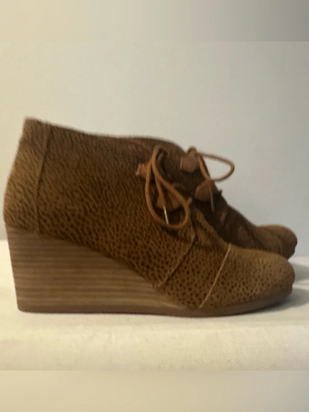 TOMS Kala Wedge Booties Tan Mini Cheetah Suede NWOT Size 9.5 OrthoLite